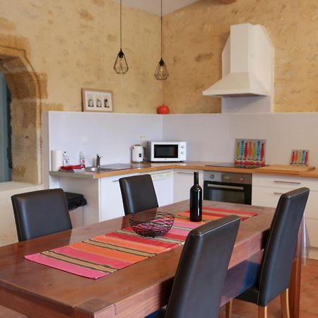 La Vigneraie de Laura: Gîte Entre Vignes et Chênes Sainte-Colombe (Gironde) Exterior foto