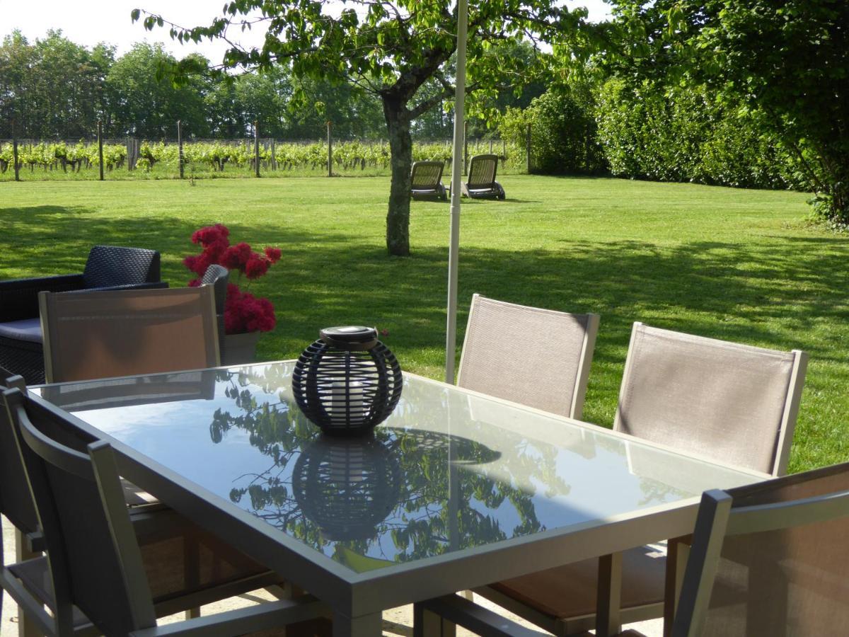 La Vigneraie de Laura: Gîte Entre Vignes et Chênes Sainte-Colombe (Gironde) Exterior foto